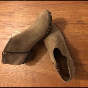 Lucky Brand booties size 9